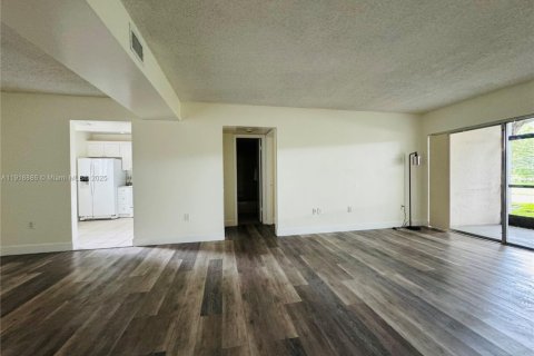 Condo in Plantation, Florida, 2 bedrooms  № 1974632 - photo 25