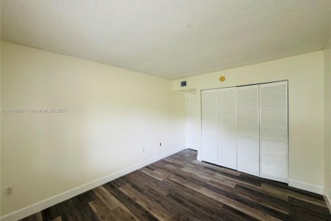 Condo in Plantation, Florida, 2 bedrooms  № 1974632 - photo 19