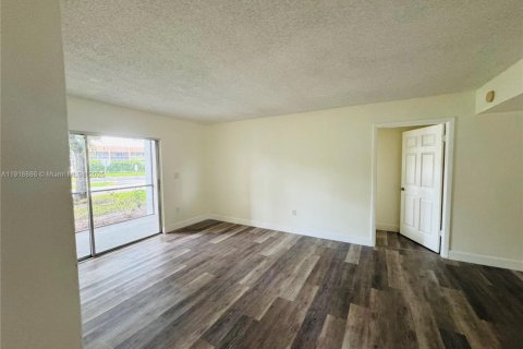 Condo in Plantation, Florida, 2 bedrooms  № 1974632 - photo 5