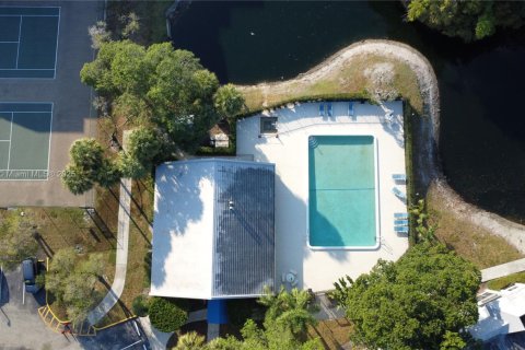 Condo in Plantation, Florida, 2 bedrooms  № 1974632 - photo 29