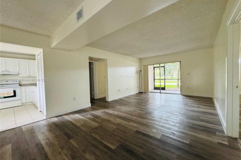 Condo in Plantation, Florida, 2 bedrooms  № 1974632 - photo 20