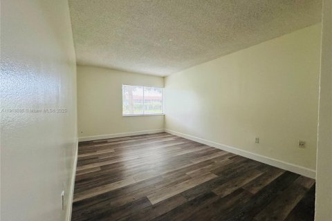 Condo in Plantation, Florida, 2 bedrooms  № 1974632 - photo 23