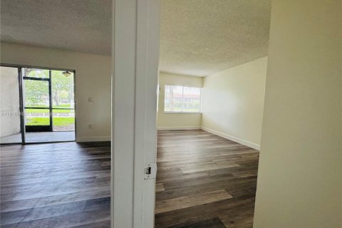 Condo in Plantation, Florida, 2 bedrooms  № 1974632 - photo 22