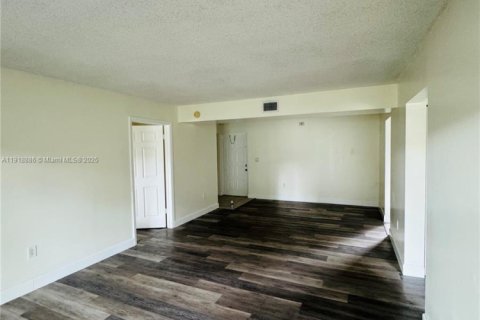 Condo in Plantation, Florida, 2 bedrooms  № 1974632 - photo 14