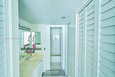 Condo in Plantation, Florida, 2 bedrooms  № 1974632 - photo 12