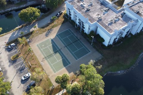 Condo in Plantation, Florida, 2 bedrooms  № 1974632 - photo 30