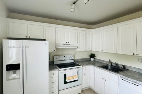 Condo in Plantation, Florida, 2 bedrooms  № 1974632 - photo 7