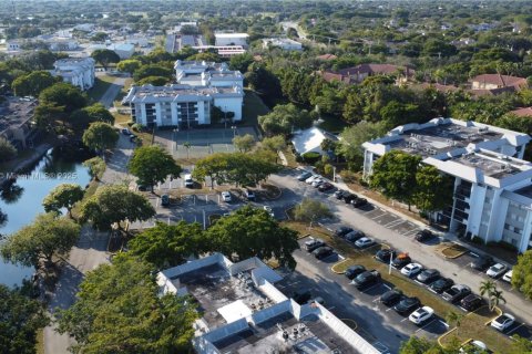 Condo in Plantation, Florida, 2 bedrooms  № 1974632 - photo 28