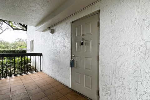 Condo in Plantation, Florida, 2 bedrooms  № 1974632 - photo 3
