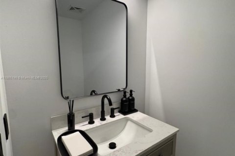 Copropriété à vendre à Miami, Floride: 1 chambre, 72.93 m2 № 1979235 - photo 4