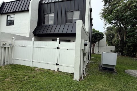 Touwnhouse à louer à South Miami, Floride: 2 chambres, 93.55 m2 № 1813866 - photo 17