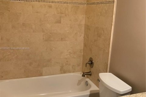 Touwnhouse à louer à South Miami, Floride: 2 chambres, 93.55 m2 № 1813866 - photo 10