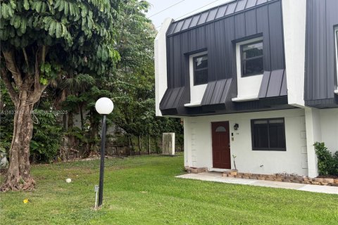 Touwnhouse à louer à South Miami, Floride: 2 chambres, 93.55 m2 № 1813866 - photo 4