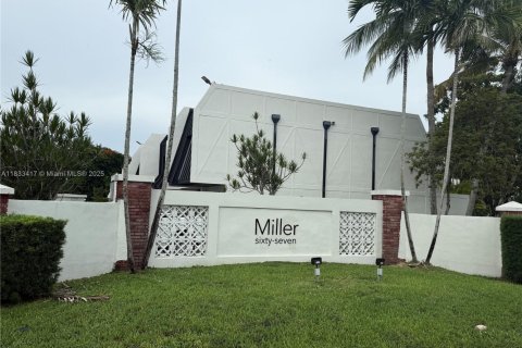 Touwnhouse à louer à South Miami, Floride: 2 chambres, 93.55 m2 № 1813866 - photo 1