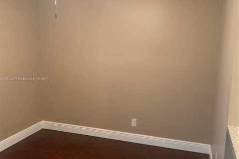 Touwnhouse à louer à South Miami, Floride: 2 chambres, 93.55 m2 № 1813866 - photo 7