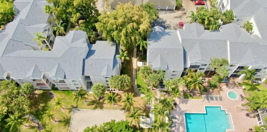 Condo in Tamarac, Florida, 2 bedrooms № 1186588