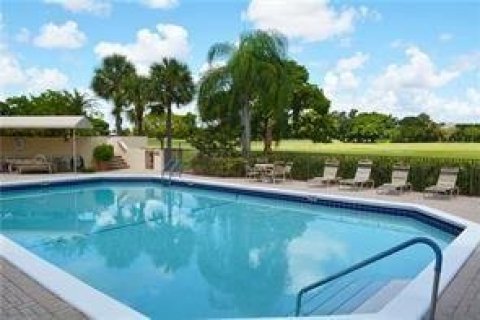 Condo in Lauderhill, Florida, 2 bedrooms  № 990493 - photo 1