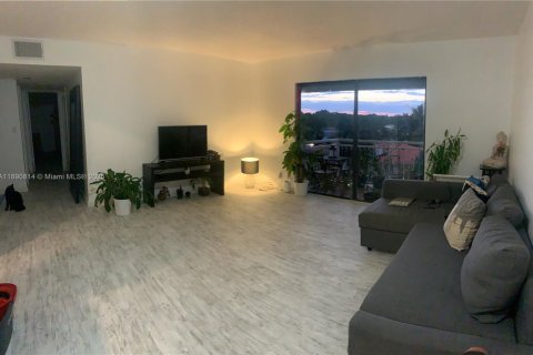 Condo in Plantation, Florida, 2 bedrooms  № 1944098 - photo 12