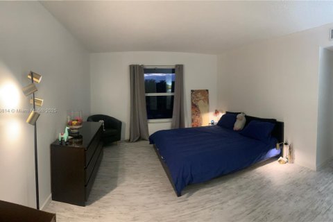 Condo in Plantation, Florida, 2 bedrooms  № 1944098 - photo 15