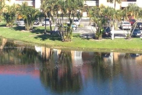 Condo in Plantation, Florida, 2 bedrooms  № 1944098 - photo 8