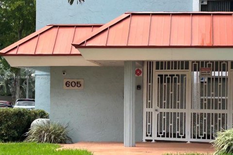 Condo in Plantation, Florida, 2 bedrooms  № 1944098 - photo 3