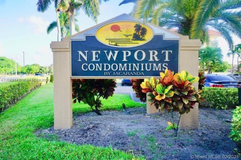 Condo in Plantation, Florida, 2 bedrooms  № 1944098 - photo 1