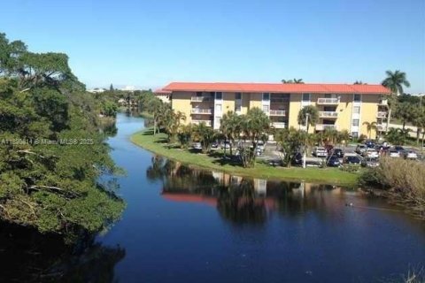 Condo in Plantation, Florida, 2 bedrooms  № 1944098 - photo 2