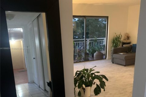 Condo in Plantation, Florida, 2 bedrooms  № 1944098 - photo 11