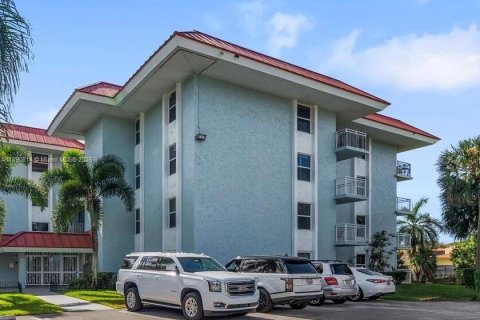Condo in Plantation, Florida, 2 bedrooms  № 1944098 - photo 19