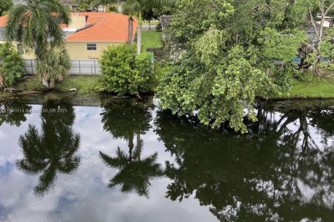 Condo in Plantation, Florida, 2 bedrooms  № 1944098 - photo 7