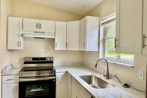 Commercial property in Palm Coast, Florida 6 bedrooms, 222.41 sq.m. № 1909590 - photo 4