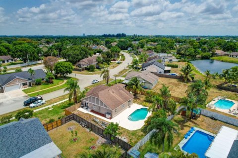 House in Sunrise, Florida 3 bedrooms, 133.69 sq.m. № 1178621 - photo 1