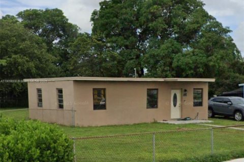 House in Miami Gardens, Florida 3 bedrooms, 80.27 sq.m. № 1964399 - photo 1