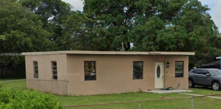 House in Miami Gardens, Florida 3 bedrooms, 80.27 sq.m. № 1964399