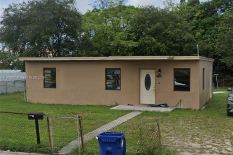 House in Miami Gardens, Florida 3 bedrooms, 80.27 sq.m. № 1964399 - photo 2
