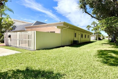 Touwnhouse à vendre à Miami, Floride: 3 chambres, 130.81 m2 № 2376152 - photo 19