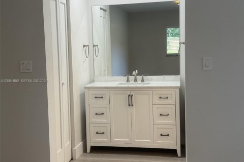 Touwnhouse à vendre à Miami, Floride: 3 chambres, 130.81 m2 № 2376152 - photo 10