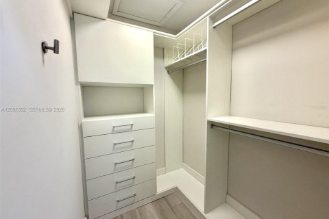 Touwnhouse à vendre à Miami, Floride: 3 chambres, 130.81 m2 № 2376152 - photo 11
