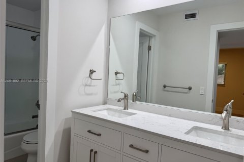 Touwnhouse à vendre à Miami, Floride: 3 chambres, 130.81 m2 № 2376152 - photo 14