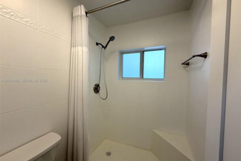 Touwnhouse à vendre à Miami, Floride: 3 chambres, 130.81 m2 № 2376152 - photo 9