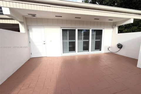 Touwnhouse à vendre à Miami, Floride: 3 chambres, 130.81 m2 № 2376152 - photo 17