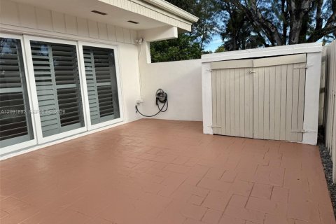 Touwnhouse à vendre à Miami, Floride: 3 chambres, 130.81 m2 № 2376152 - photo 18
