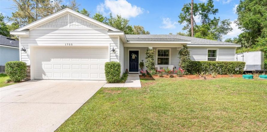 House in Orange City, Florida 3 bedrooms, 131.18 sq.m. № 2103053