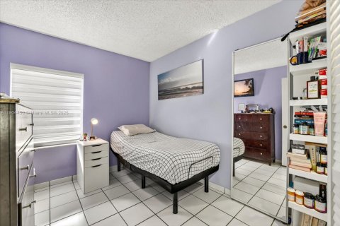 Townhouse in Miami, Florida 2 bedrooms, 77.57 sq.m. № 2015557 - photo 9