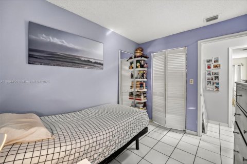 Townhouse in Miami, Florida 2 bedrooms, 77.57 sq.m. № 2015557 - photo 10