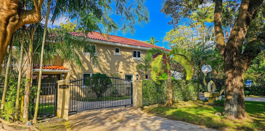 House in Coral Gables, Florida 3 bedrooms, 257.15 sq.m. № 1953860
