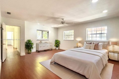 House in Coral Gables, Florida 3 bedrooms, 257.15 sq.m. № 1953860 - photo 23