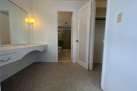 Copropriété à louer à North Miami Beach, Floride: 2 chambres, 103.12 m2 № 1887239 - photo 14