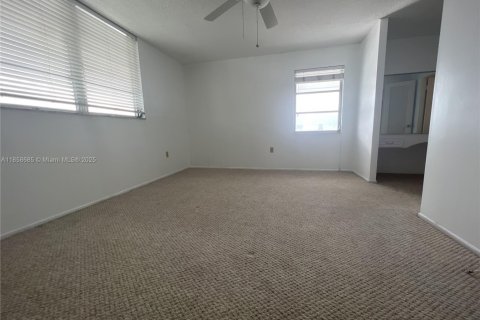 Copropriété à louer à North Miami Beach, Floride: 2 chambres, 103.12 m2 № 1887239 - photo 11