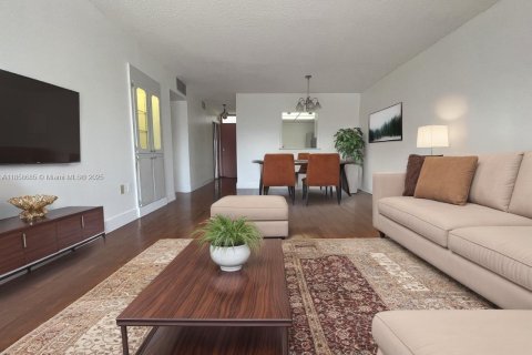 Copropriété à louer à North Miami Beach, Floride: 2 chambres, 103.12 m2 № 1887239 - photo 6